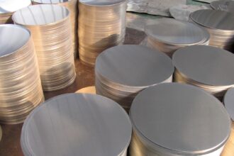 bovinas de aluminio apiladas