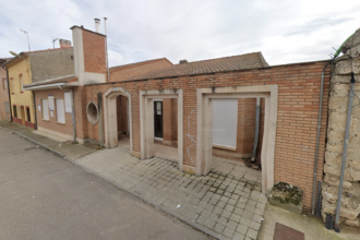 Edificio de una sola planta en Torquemada