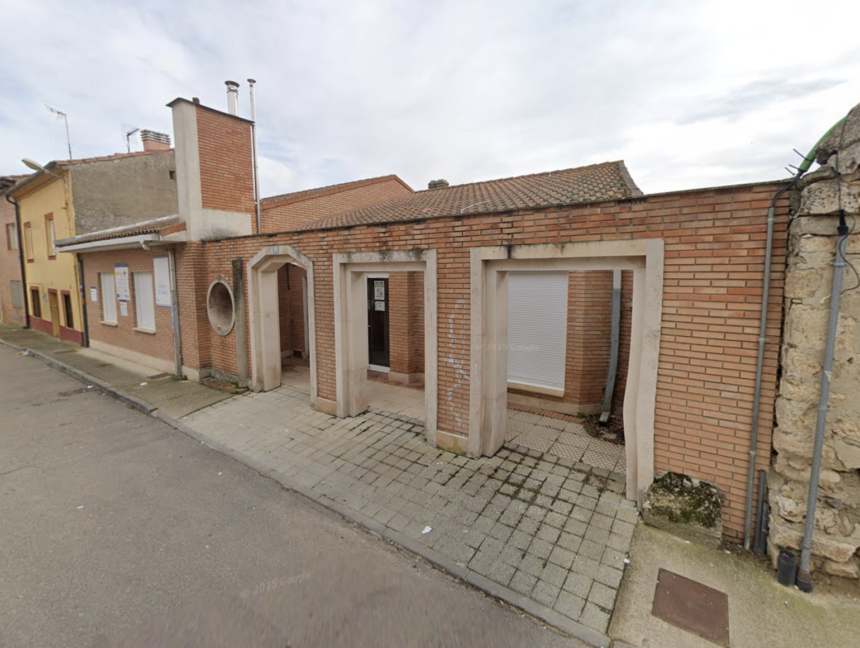 Edificio de una sola planta en Torquemada