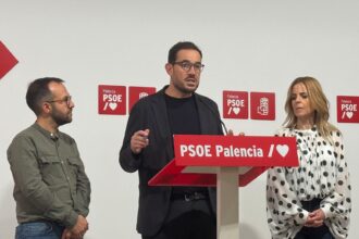 Procuradores socialistas en la sede provincial del partido.